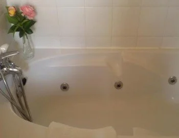 bañera de hidromasaje en la habitacion