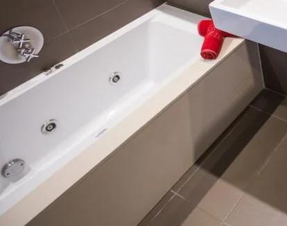 bañera de hidromasaje de la habitación
