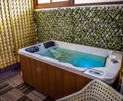 spa con hidromasaje de la habitacion suite