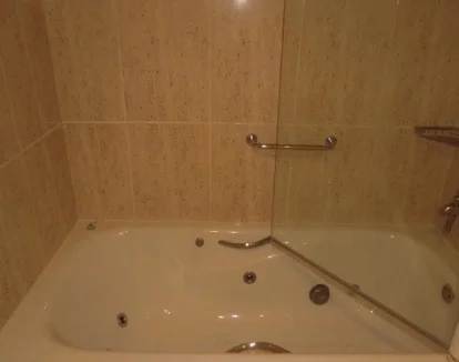bañera de hidromasaje de la suite