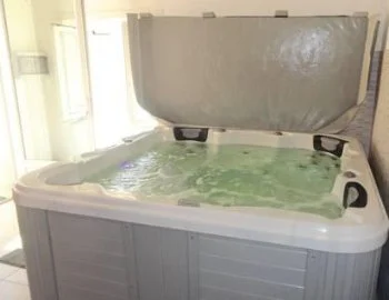 La Casa de vacaciones de 2 dormitorios con bañera de hidromasaje.