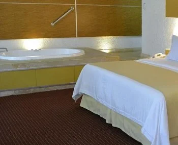Jacuzzi privado que puedes encontrar en la Suite Junior con cama extragrande - No Fumadores