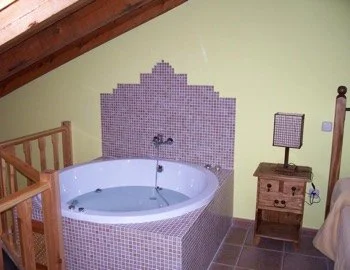 Foto de la Casa de 1 dormitorio para una velada romántica con jacuzzi incluido.