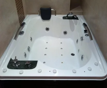 jacuzzi en la habitacion Hotel Itxas Gain Getaria