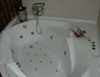 jacuzzi del apartamento con jardín La Quinta El Chocolatero