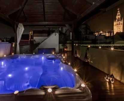 jacuzzi exterior El Rey Moro Hotel Boutique en Sevilla para parejas