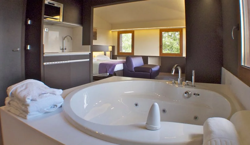 jacuzzi en la habitacion