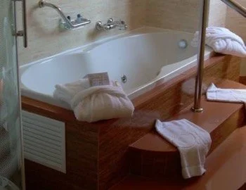 jacuzzi en la habitacion Hotel Montera Plaza