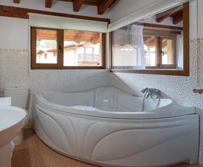jacuzzi del apartamento con hidromasaje