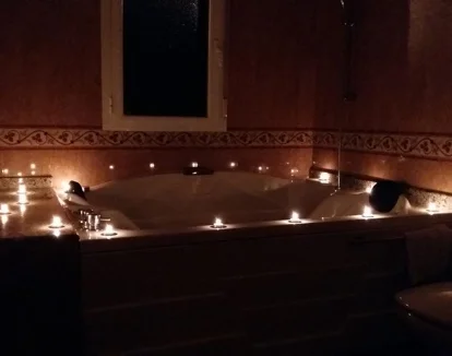 jacuzzi en la habitación Motel Cíes