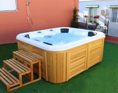 jacuzzi del apartamento Ático con terraza