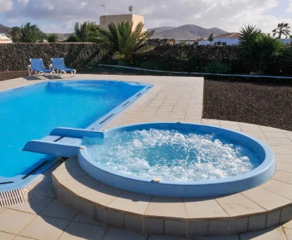 jacuzzi y piscina