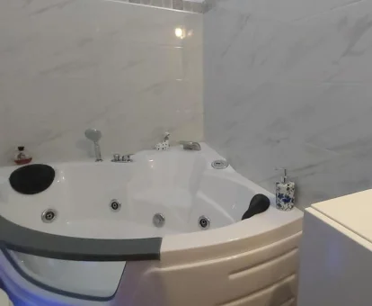 jacuzzi en la habitacion