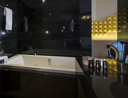 habitacion con jacuzzi de Hard Rock Hotel Tenerife