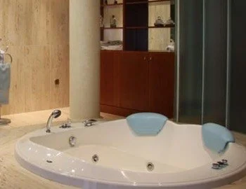 jacuzzi de la habitacion hotel Alameda Salamanca