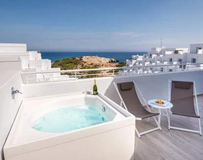 habitacion con jacuzzi exterior privado