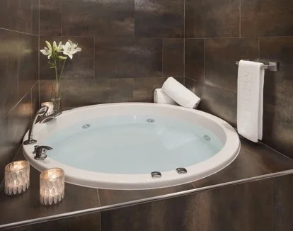 jacuzzi en la habitación