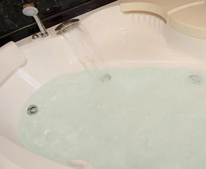 Jacuzzi privado de la habitación Doble Deluxe.