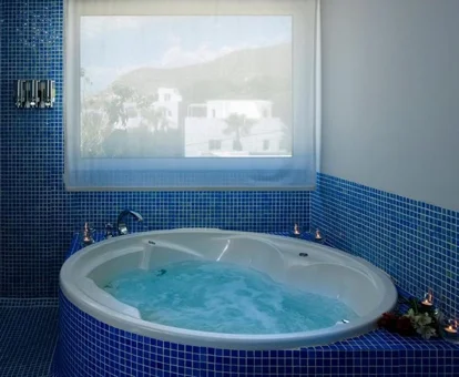 jacuzzi en la habitacion