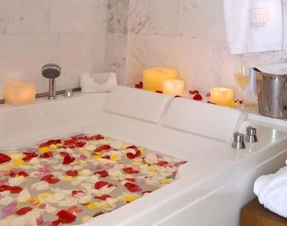 bañera de hidromasaje en la habitacion