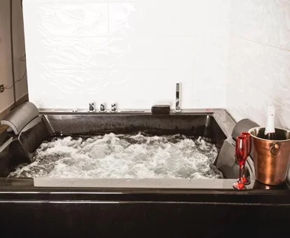 Jacuzzi en la habitación