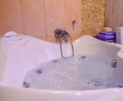 habitacion con jacuzzi