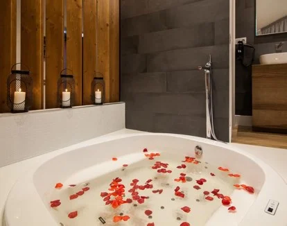 jacuzzi en la habitacion