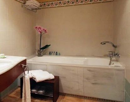 bañera de hidromasaje de la habitación