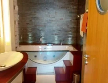 El Apartamento con vistas al mar muy romántica para disfrutar de una noche en pareja.