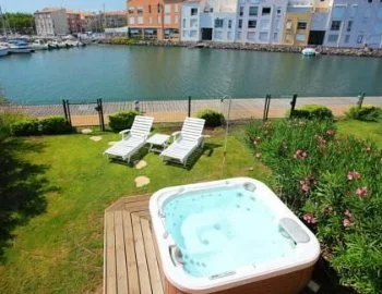 La Casa de 3 dormitorios (6 adultos) con encanto y jacuzzi para enamorados.