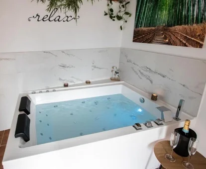 Jacuzzi privado de la Casa Rural La Cambra en Valencia
