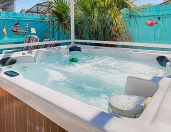 Jacuzzi privado en la Casa de 5 dormitorios.