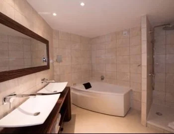 El jacuzzi que encuentras en la Suite.