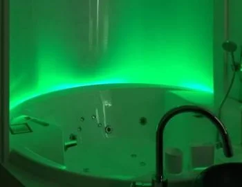 El Estudio con jacuzzi privado para estancias románticas.
