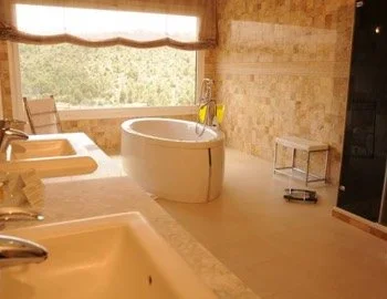 La Habitación Doble Deluxe y su jacuzzi privado.