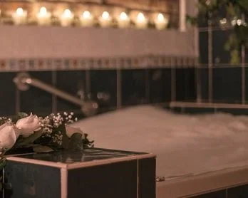 La Suite Deluxe con encanto y jacuzzi para enamorados.