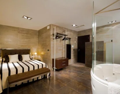 Foto del jacuzzi en la suite con bañera de hidromasaje