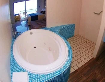 Disfruta de la Suite Estándar con tu pareja.