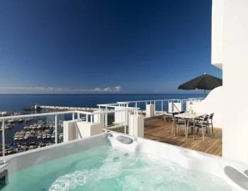 Foto del jacuzzi que puedes encontrar en la Villa con jacuzzi (4 adultos)
.