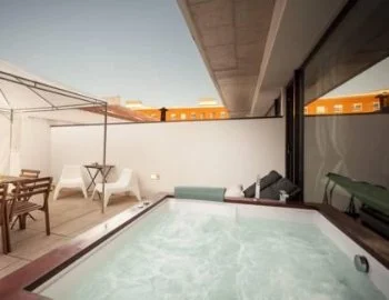 Foto de la la Loft donde se encuentra la bañera de hidromasaje.