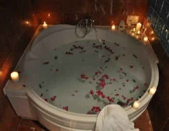 Foto de la bañera de hidromasaje en la Habitación Doble con bañera de hidromasaje y acceso al spa.