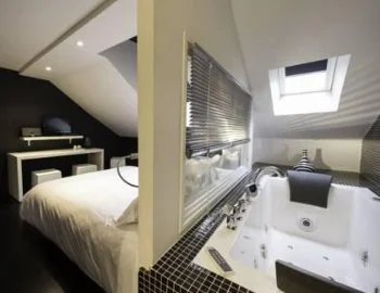 Hidromasaje en el Apartamento Black para una estancia muy especial o aniversario de bodas.