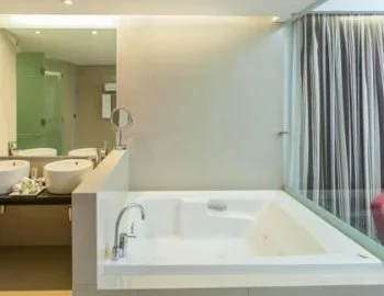 Foto de la bañera de hidromasaje en la Suite.