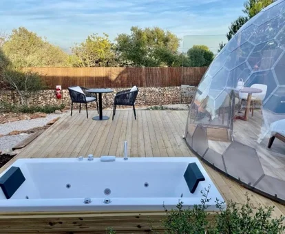 habitacion con jacuzzi exterior