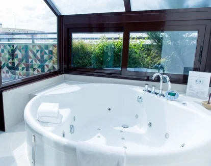 hoteles con jacuzzi en la habitacion en Madrid
