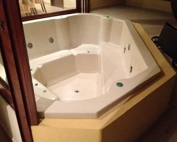 Foto de el Apartamento de 3 dormitorios con vistas al mar para una velada romántica con jacuzzi incluido.