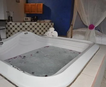 Foto y detalle de jacuzzi en el Apartamento de 3 dormitorios - Ático.