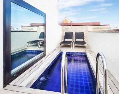 habitacion superior con piscina privada