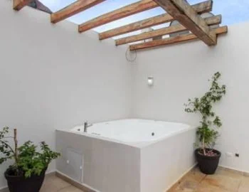 Foto de la el Apartamento de 2 dormitorios donde se encuentra la bañera de hidromasaje.