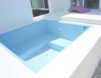 Interior de la Villa donde encontrarás un jacuzzi para relajarte con tu pareja.